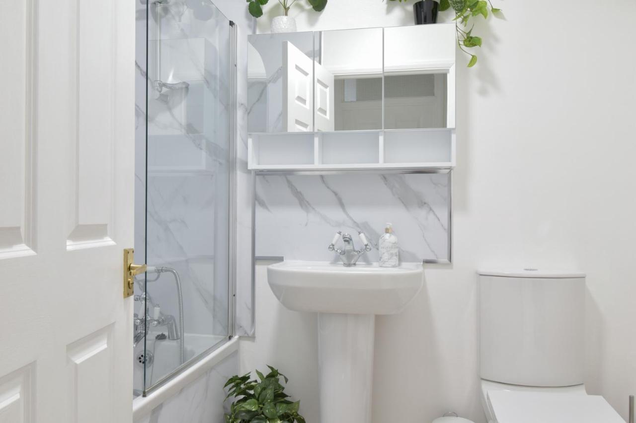 Luxury Spacious 2 Bed Apartment Shilton  Bagian luar foto